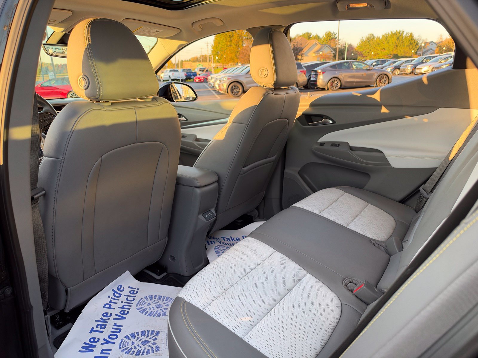 Used 2023 Chevrolet Bolt EUV Premier w/ Sun & Sound Package FWD image 31