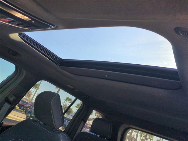 Used 2025 Jeep Grand Cherokee Laredo X image 20