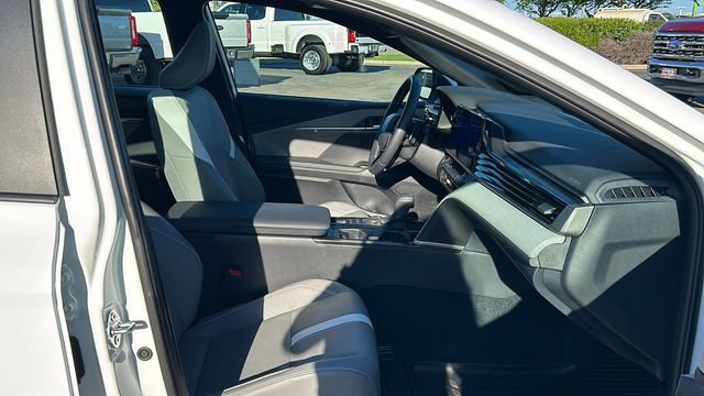 Used 2025 Toyota Camry SE w/ Multimedia Upgrade Package image 8