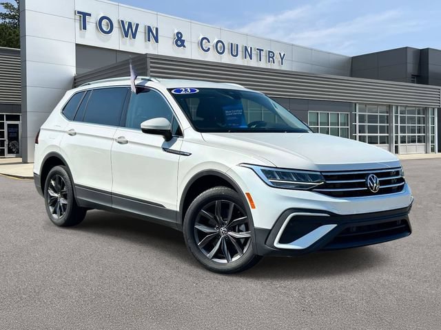 Used 2023 Volkswagen Tiguan SE FWD image 1