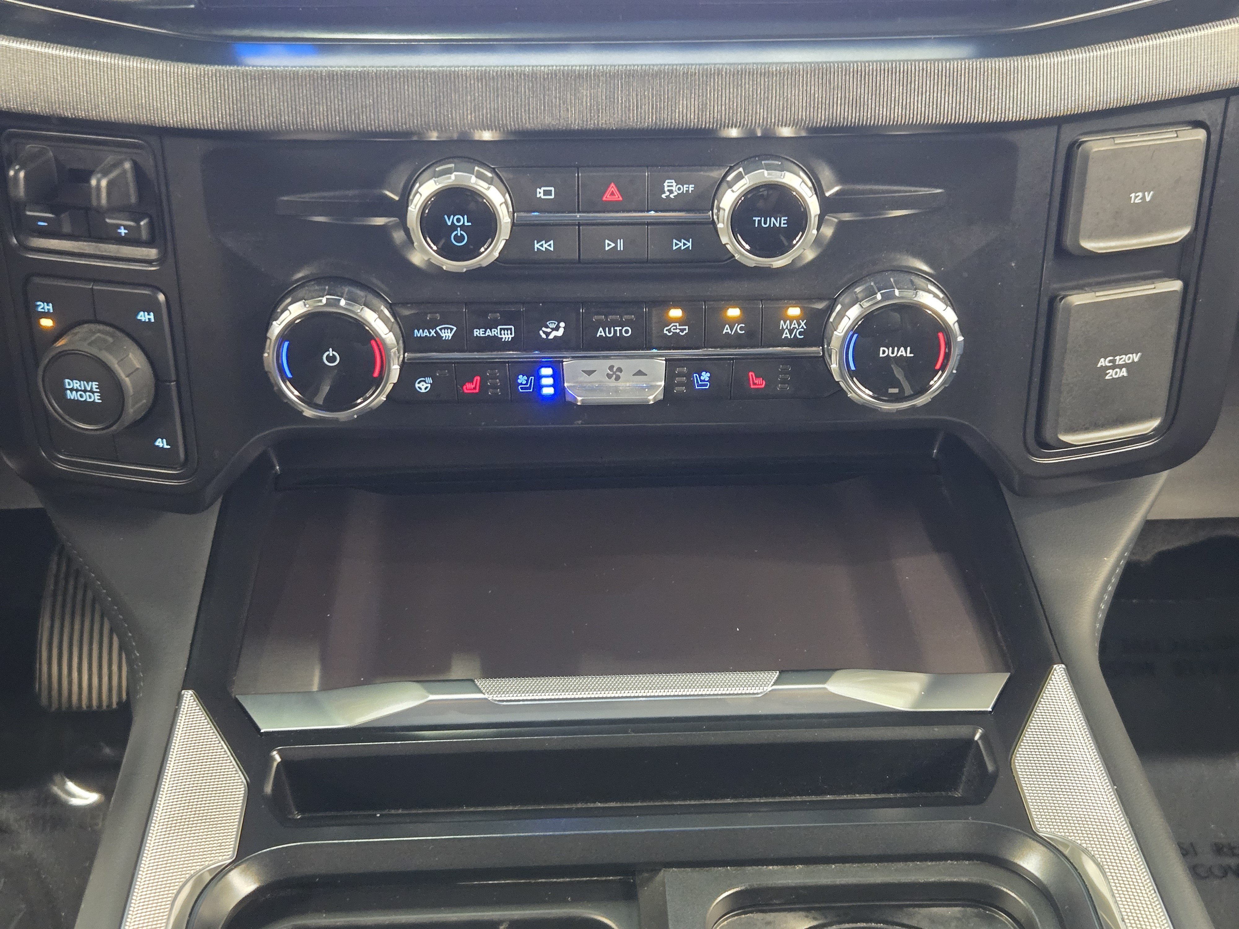Certified 2026 Ford F350 Platinum AWD/4WD image 20