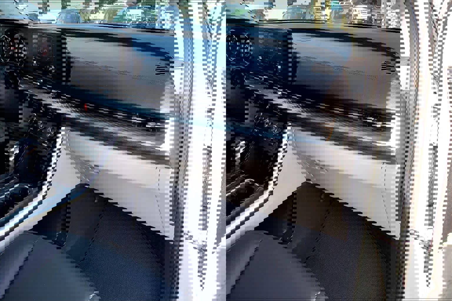 Used 2023 Kia Carnival LX image 17