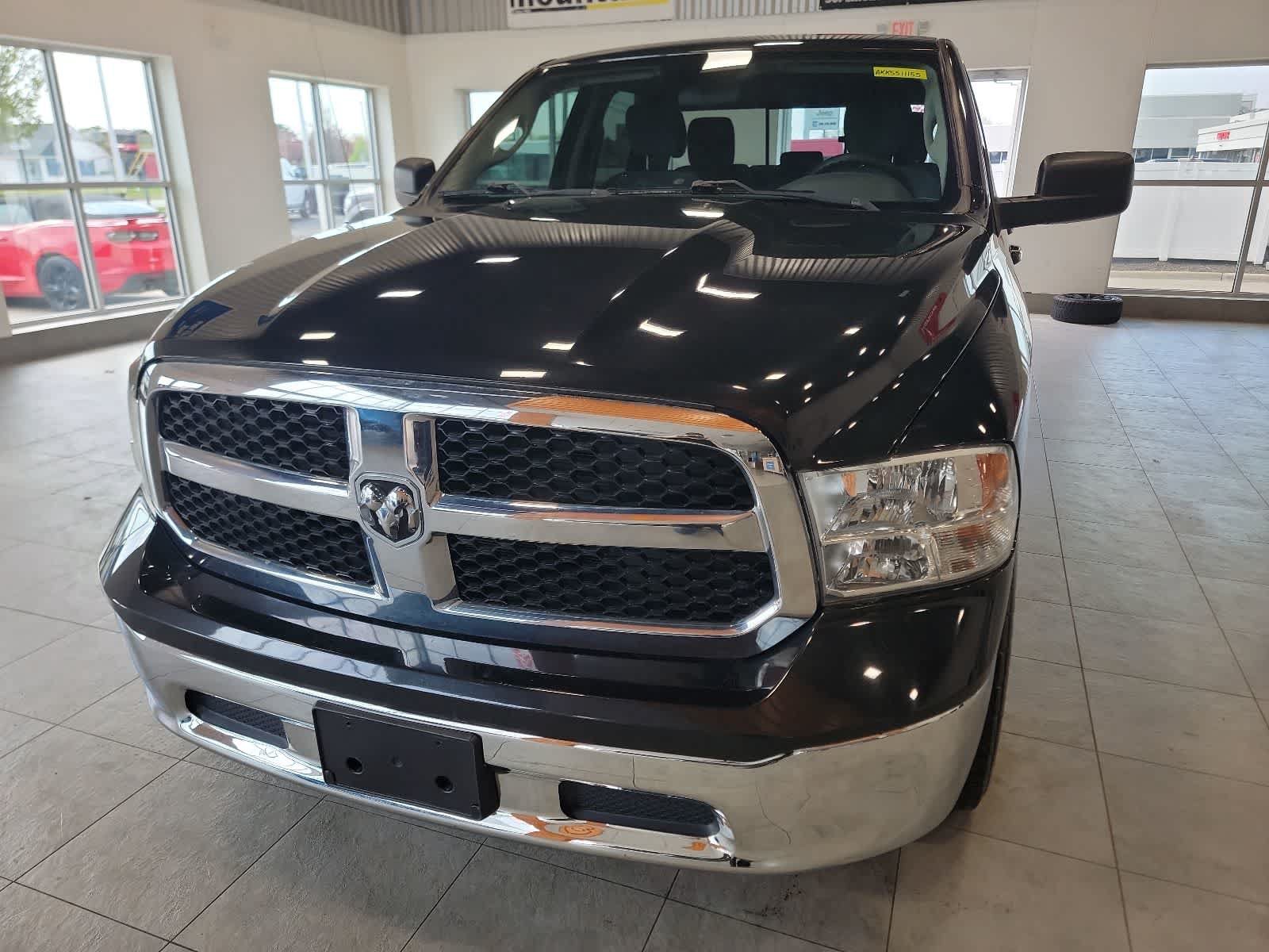Used 2019 RAM 1500 Classic SLT AWD/4WD image 2