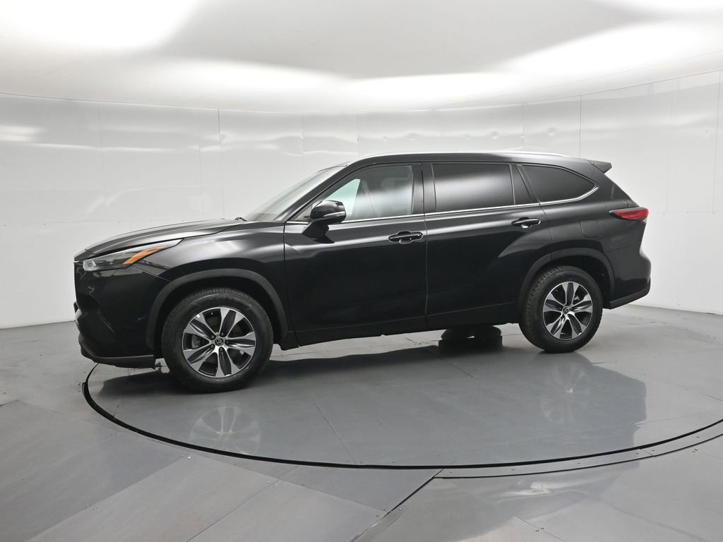Used 2022 Toyota Highlander XLE FWD image 32