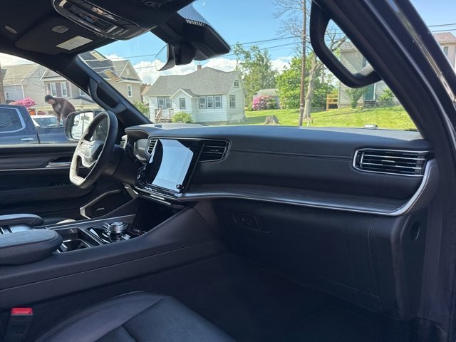 Used 2024 Jeep Wagoneer Series III image 38