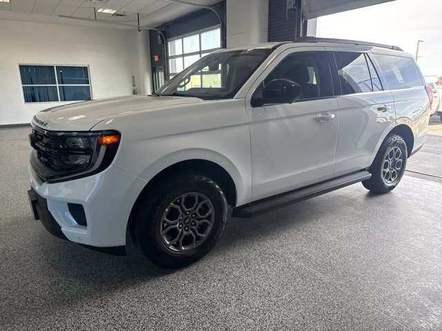 Certified 2025 Ford Expedition Active AWD/4WD image 1