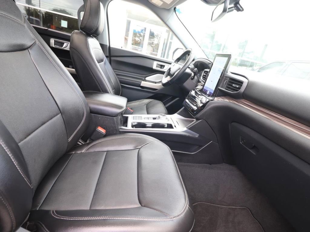 Certified 2022 Ford Explorer Limited w/ Limited Technology Package image 26