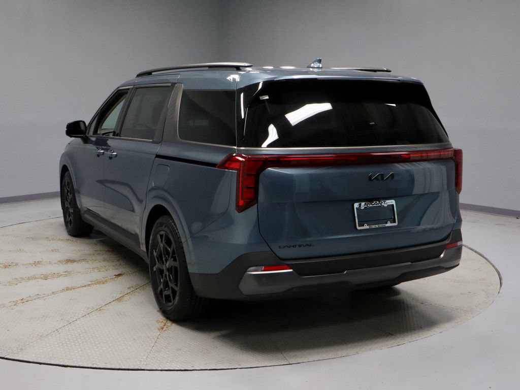 Used 2026 Kia Carnival SX w/ SX Dark Edition Package FWD image 11