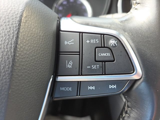 Used 2020 Toyota Highlander LE w/ Protection Package #3 FWD image 43