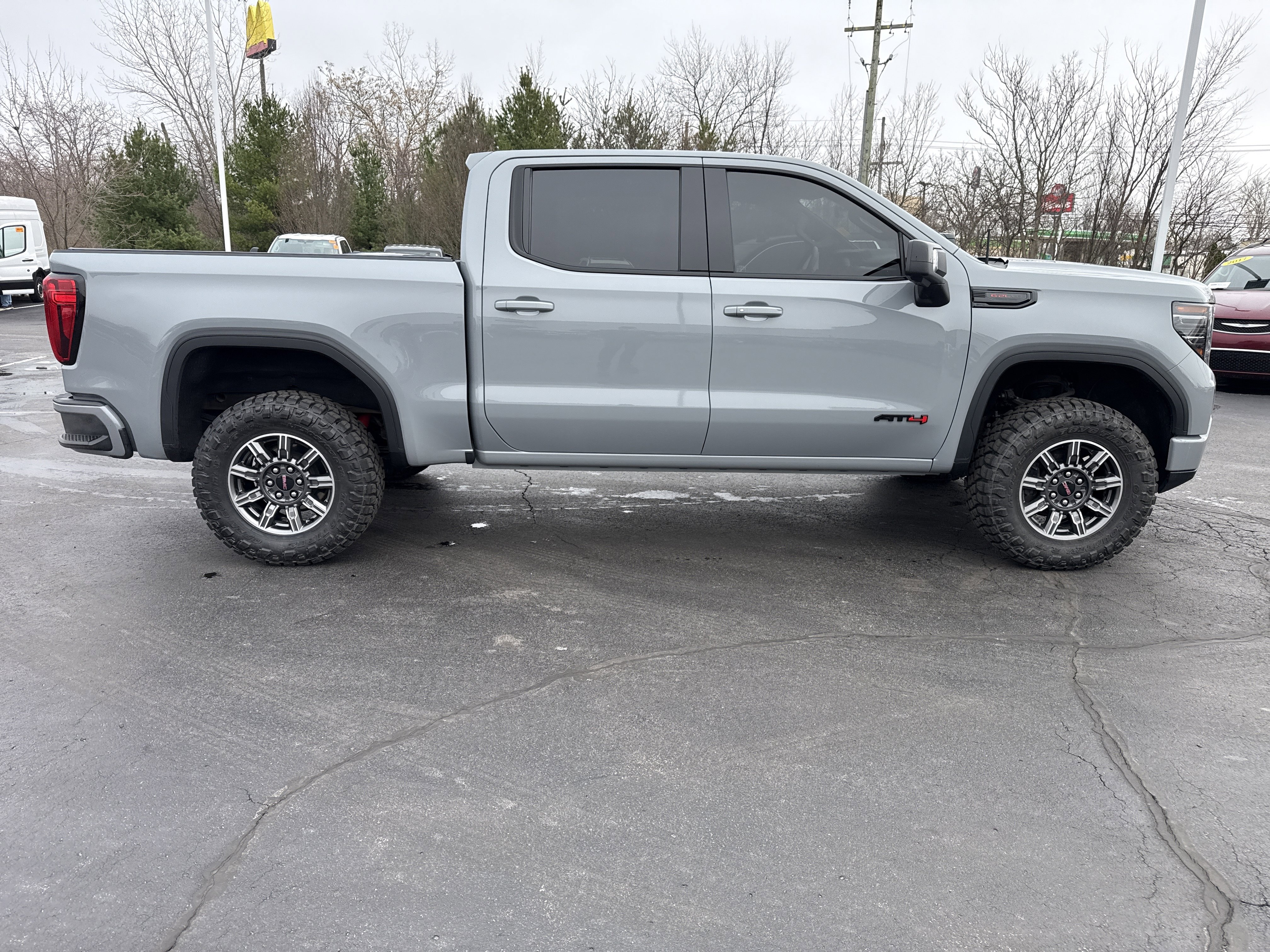 Used 2024 GMC Sierra 1500 AT4 w/ Technology Package AWD/4WD image 11