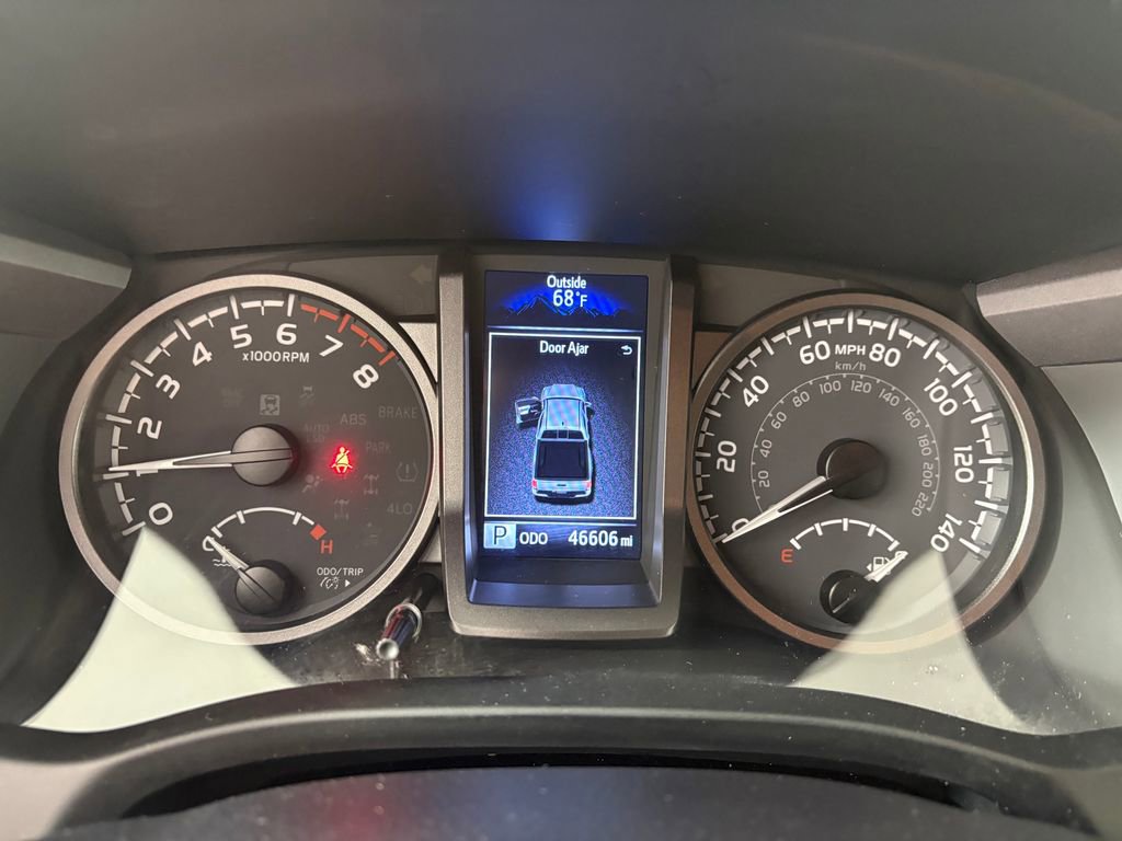 Used 2023 Toyota Tacoma TRD Off-Road w/ Technology Package AWD/4WD image 17