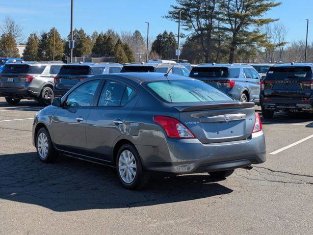 Used 2018 Nissan Versa SV image 3