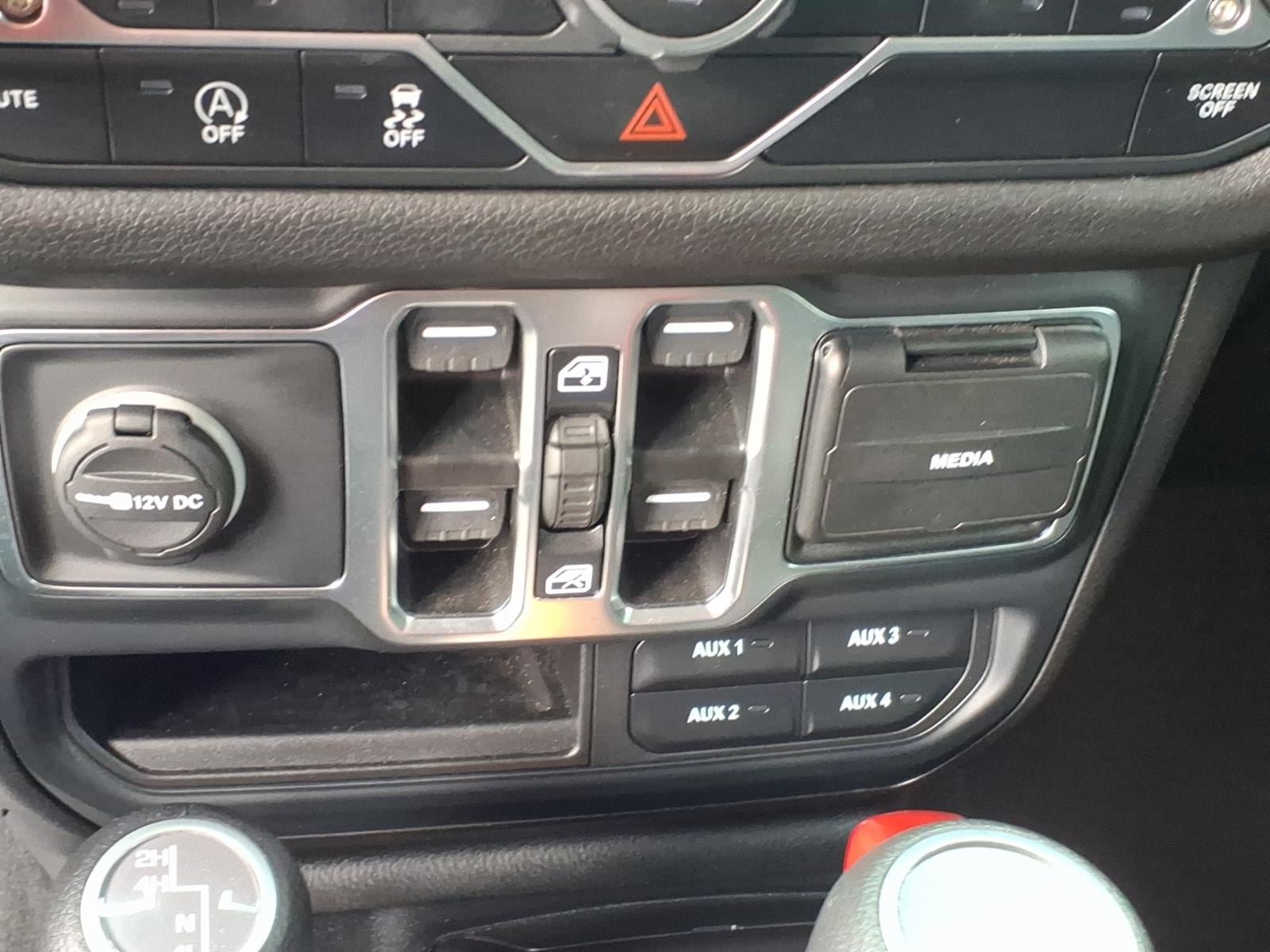 Used 2025 Jeep Wrangler Unlimited Sport AWD/4WD image 17
