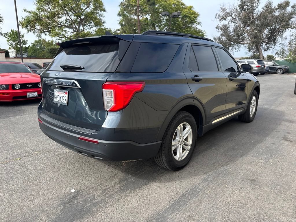 Certified 2024 Ford Explorer XLT RWD image 3