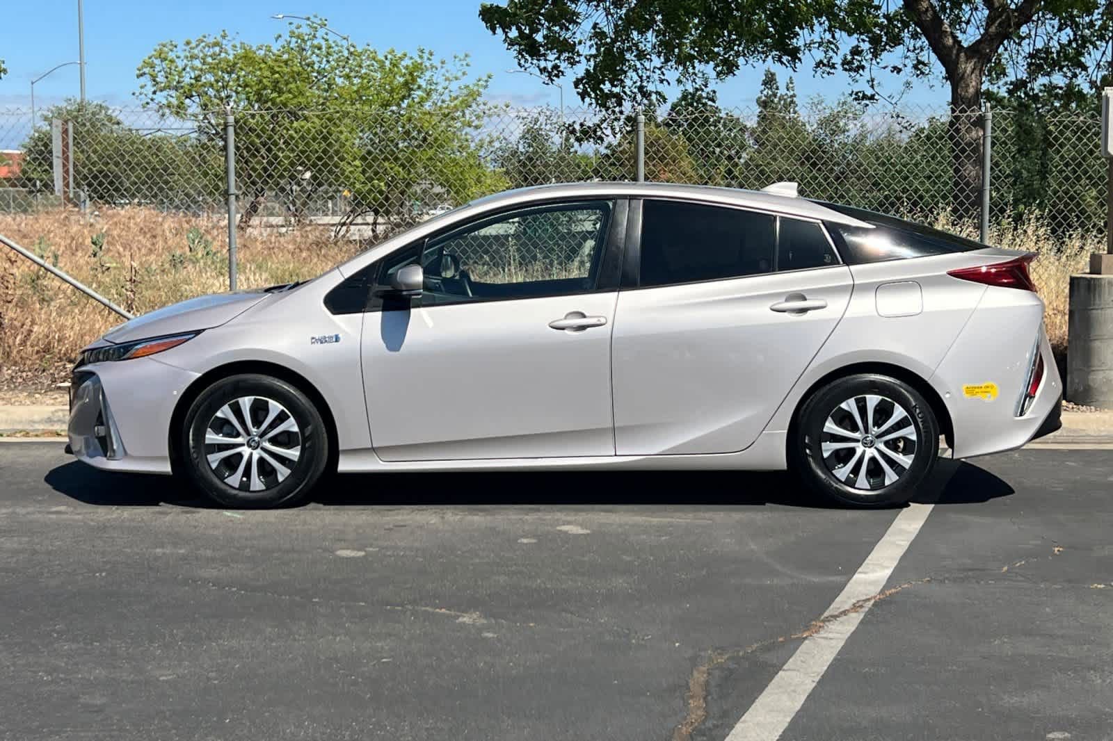 Used 2021 Toyota Prius Prime Limited w/ Carpet Mat Package (TMS) video 2