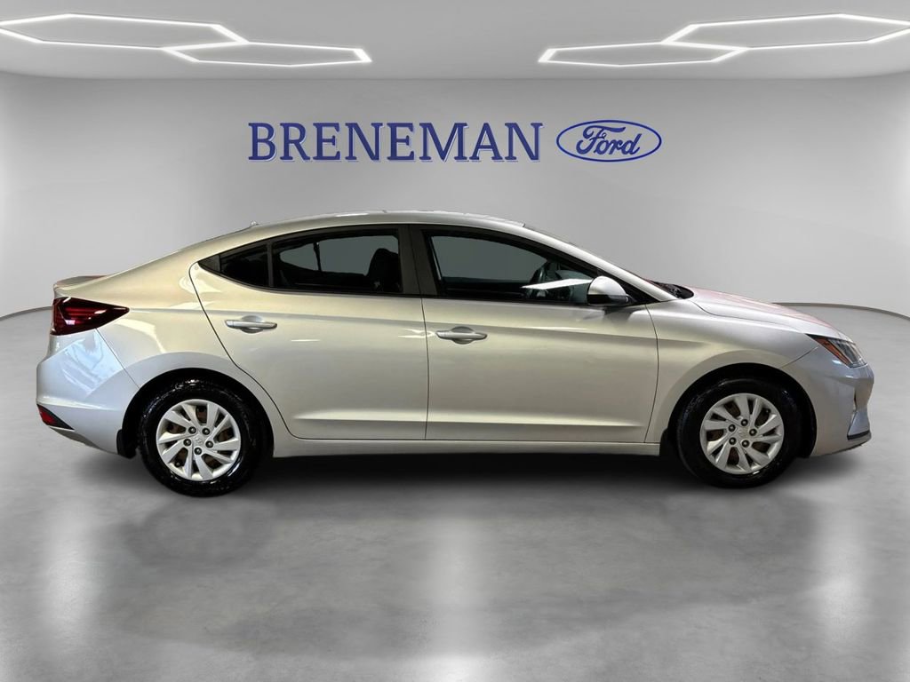 Used 2019 Hyundai Elantra SE w/ Cargo Package FWD image 4