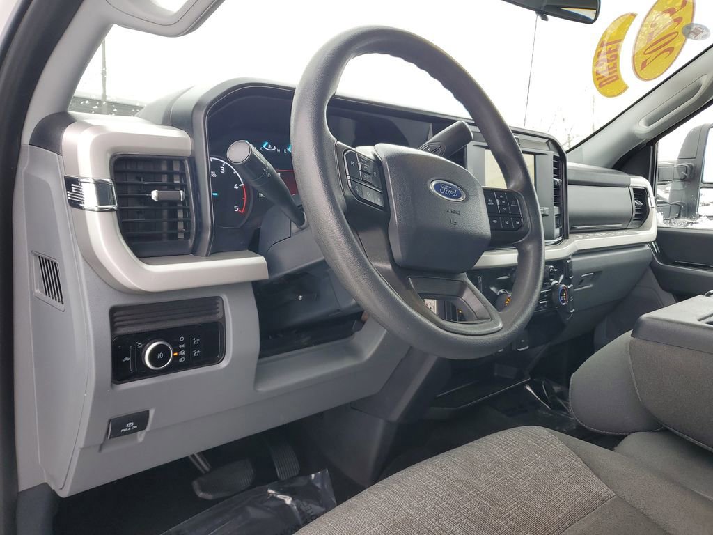 Certified 2025 Ford F250 XLT image 17