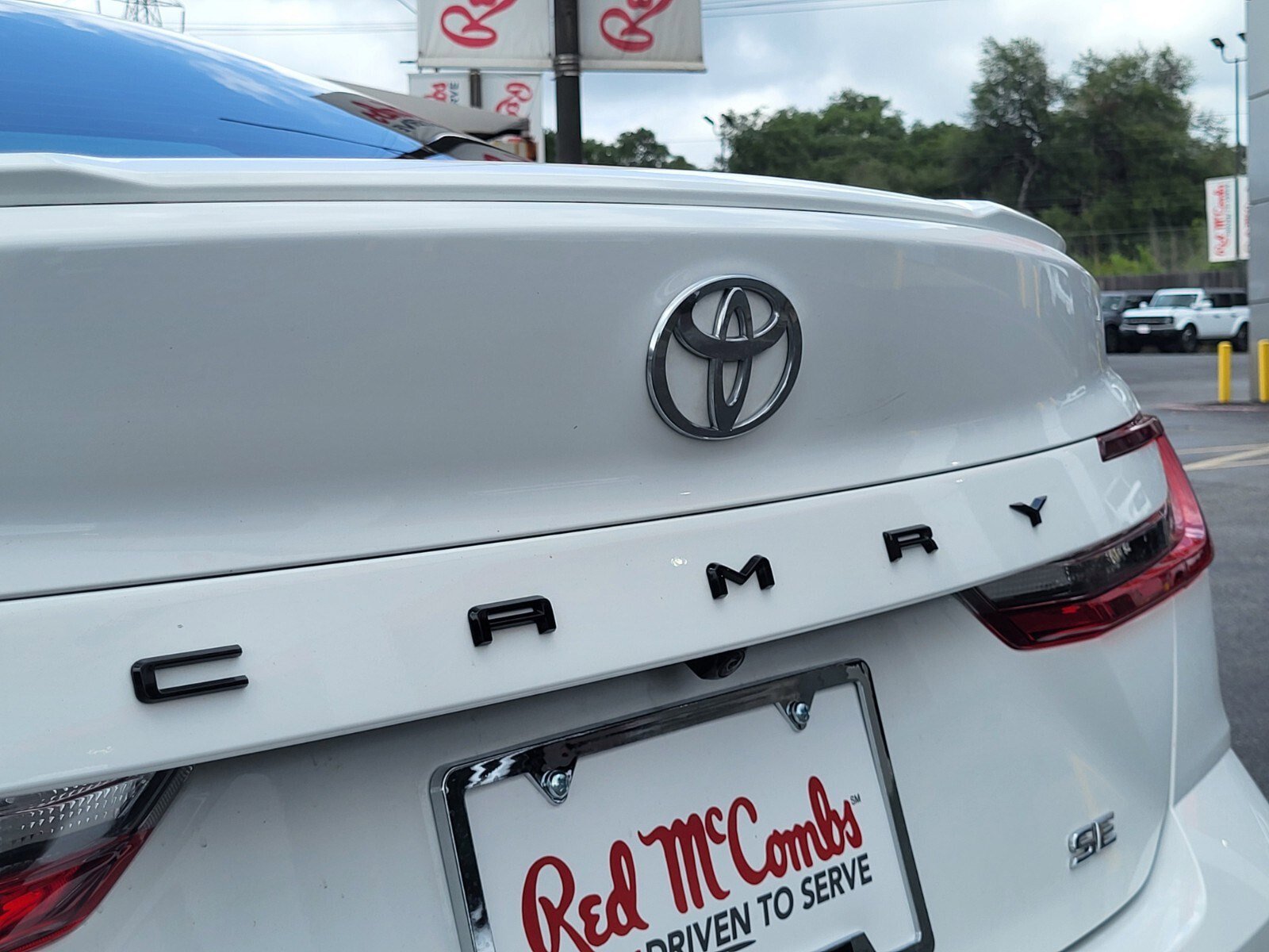 Used 2025 Toyota Camry SE FWD image 12