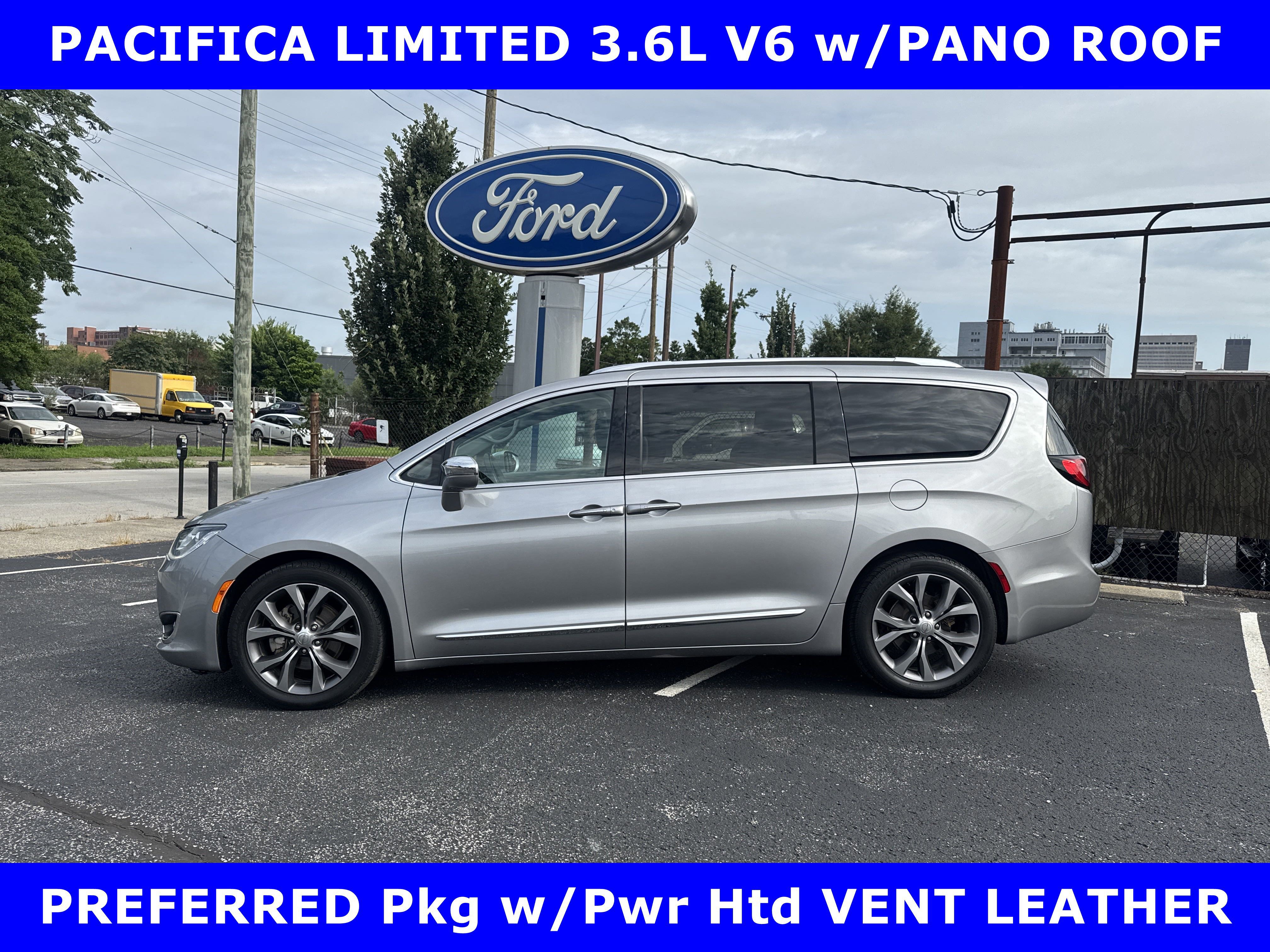 Used 2017 Chrysler Pacifica Limited image 2