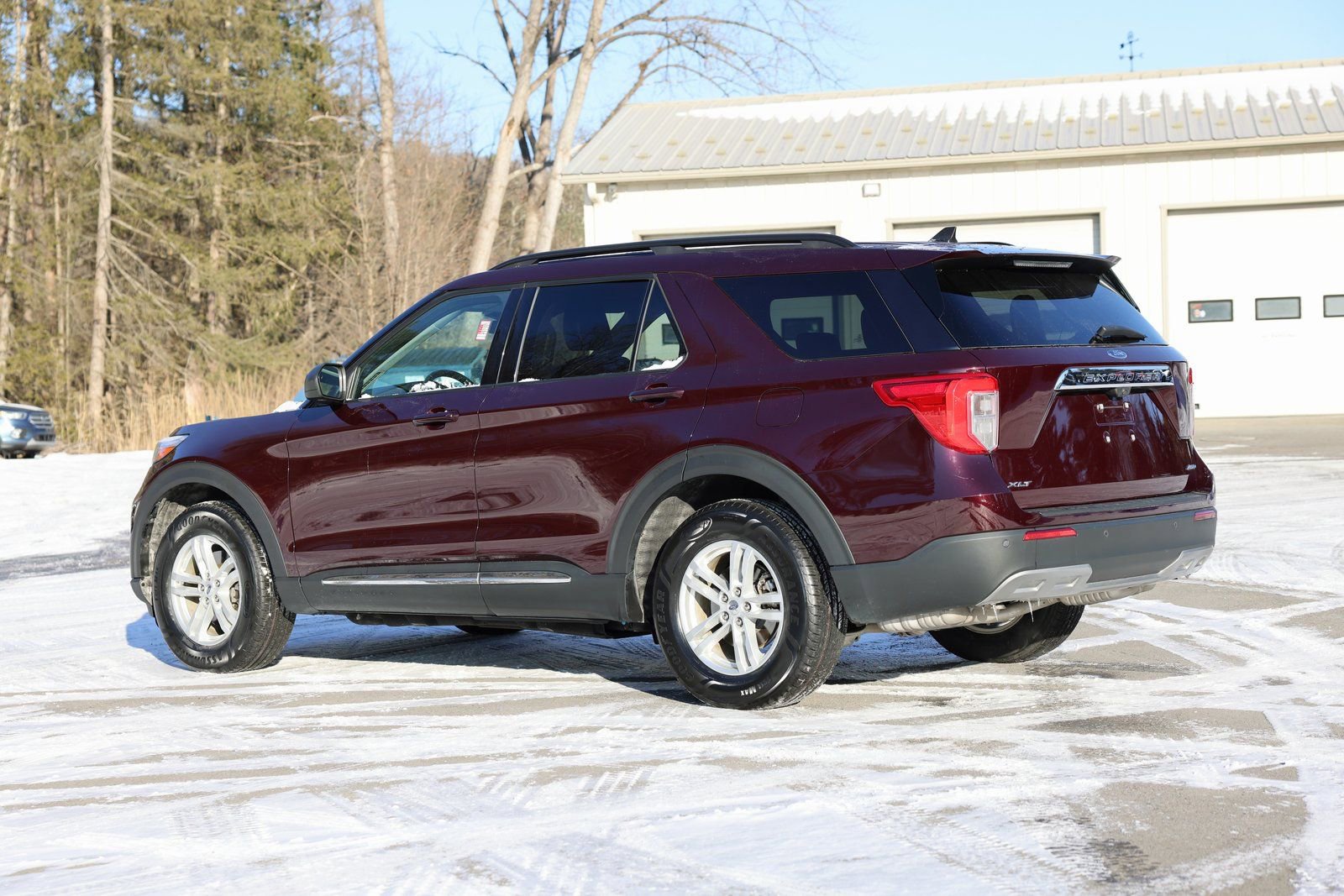 Certified 2022 Ford Explorer XLT w/ Equipment Group 202A AWD/4WD image 5