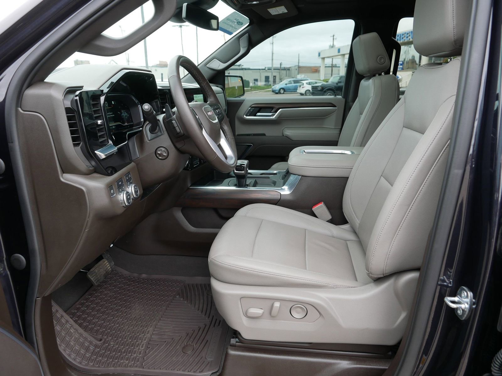 Used 2022 GMC Sierra 1500 SLT w/ SLT Premium Plus Package AWD/4WD image 16