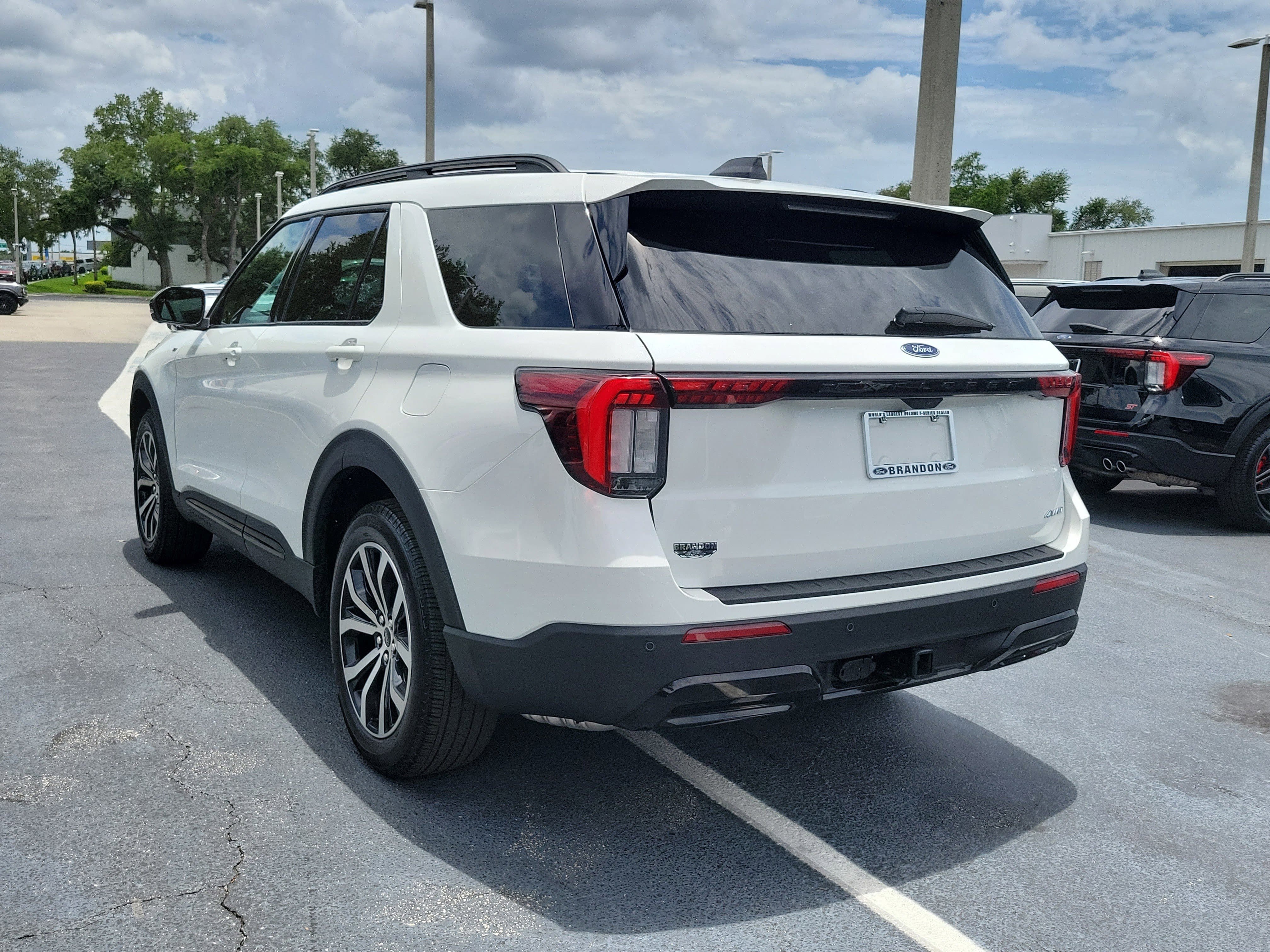 Certified 2025 Ford Explorer ST-Line AWD/4WD image 7