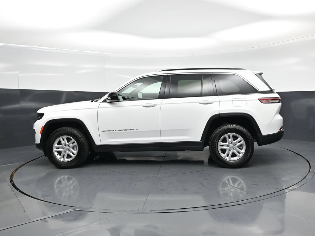 Used 2025 Jeep Grand Cherokee Laredo w/ Luxury Tech Group I AWD/4WD image 23