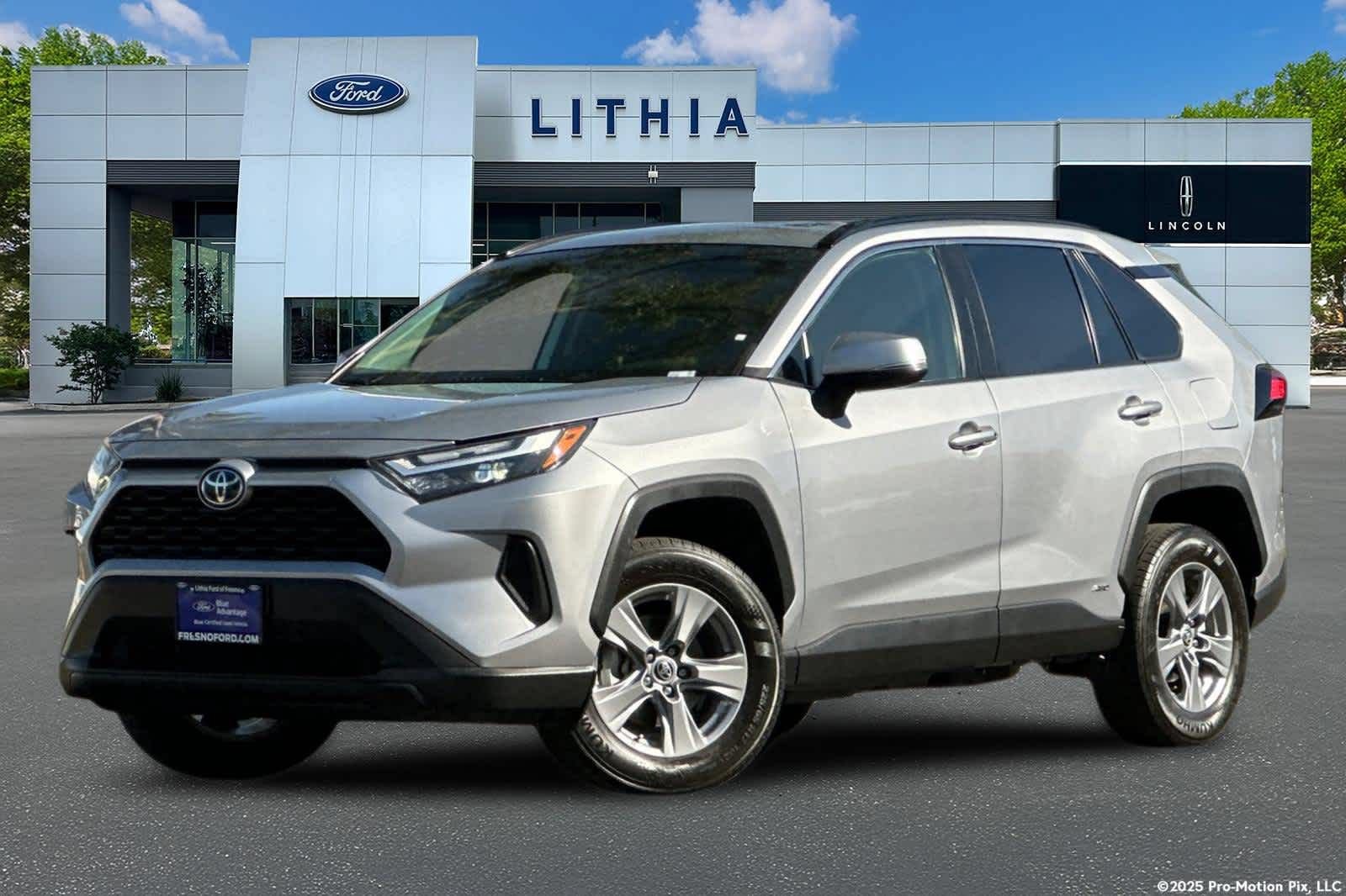 Used 2022 Toyota RAV4 XLE w/ Convenience Package AWD/4WD image 1