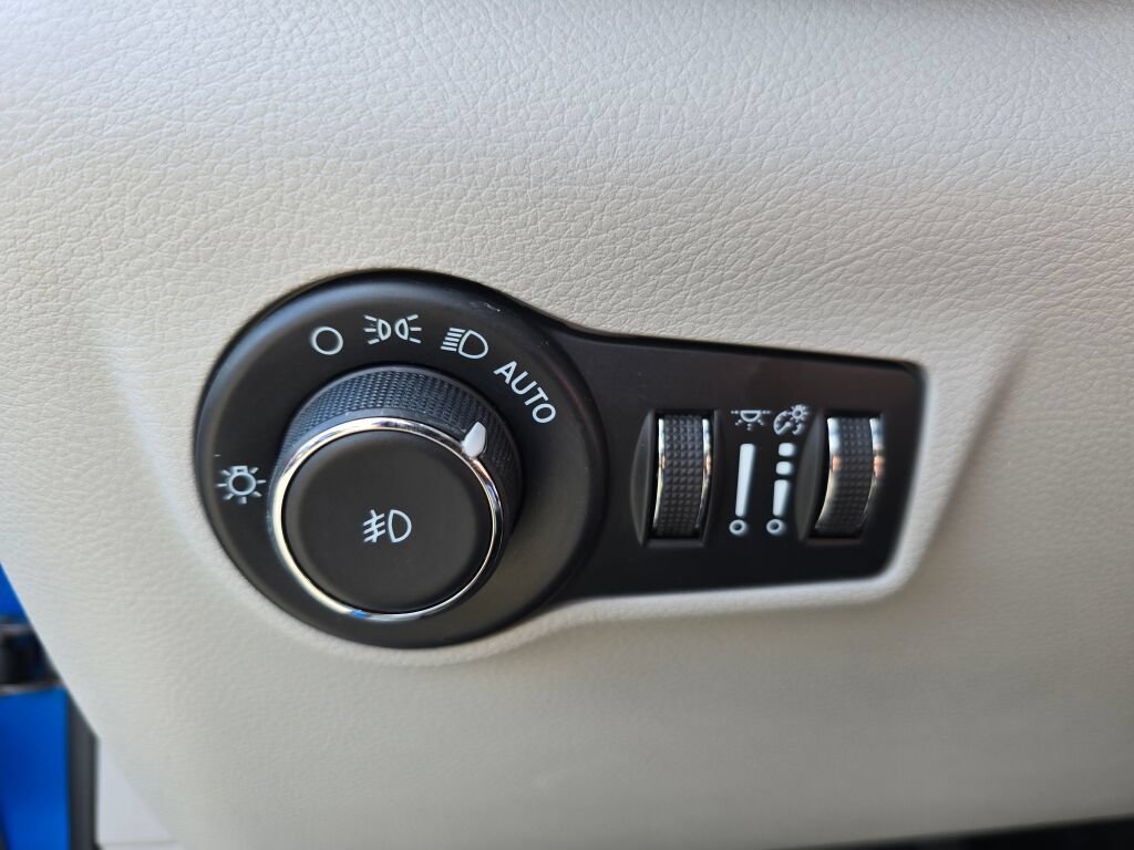 Used 2022 Jeep Compass Limited w/ Elite Group AWD/4WD image 18