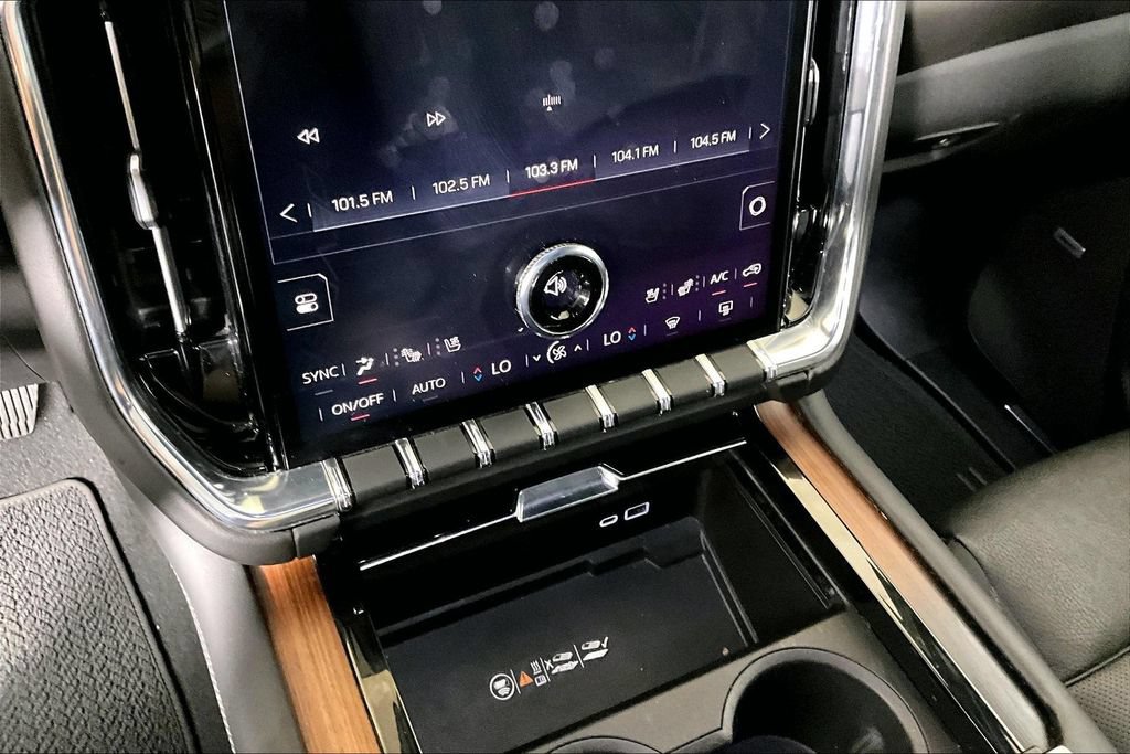 Used 2025 GMC Yukon Denali AWD/4WD image 26