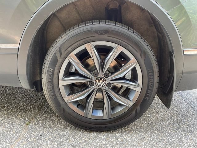 Used 2022 Volkswagen Tiguan SE AWD/4WD image 9