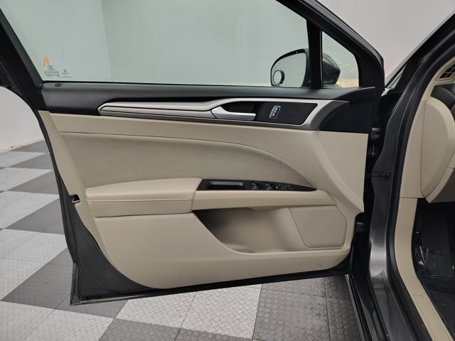 Certified 2019 Ford Fusion SE FWD image 19