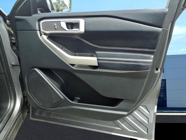 Certified 2022 Ford Explorer XLT w/ Equipment Group 202A AWD/4WD image 11