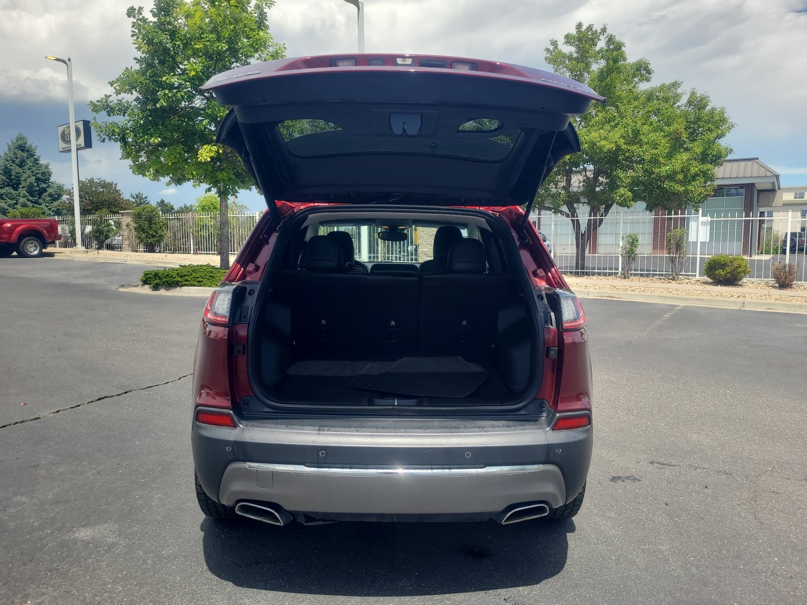 Used 2019 Jeep Cherokee Limited w/ Technology Group AWD/4WD image 32