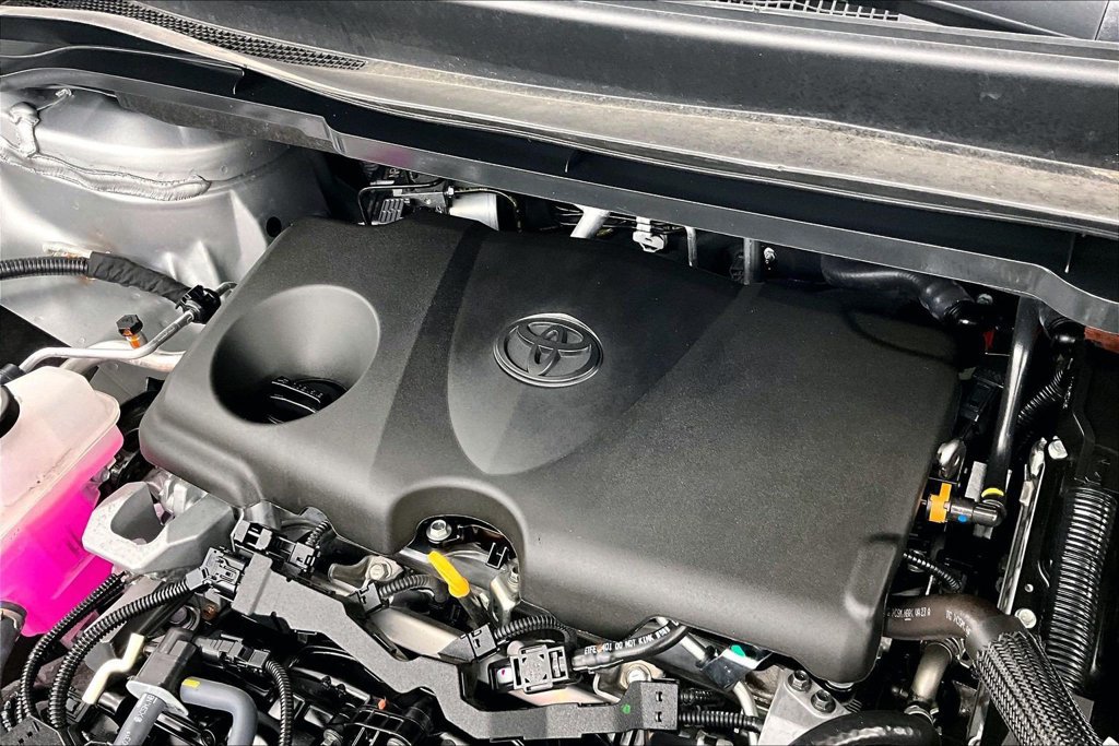 Used 2025 Toyota Sienna LE FWD image 35
