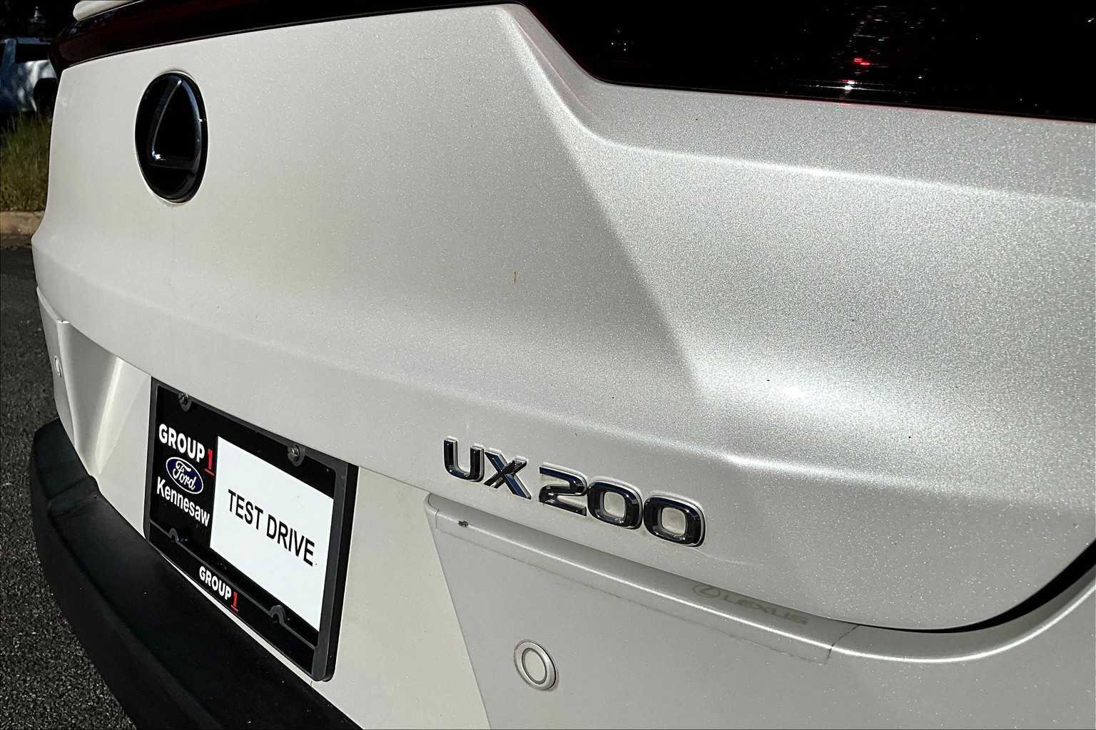 Used 2022 Lexus UX 200 w/ Premium Package image 11