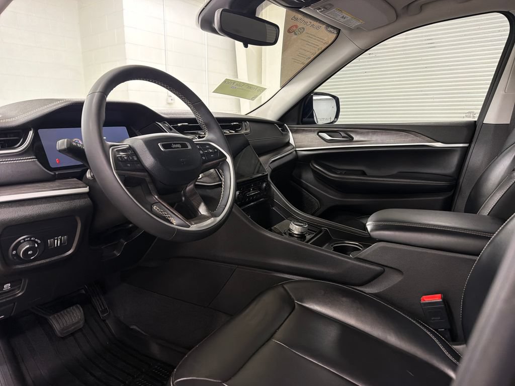 Used 2023 Jeep Grand Cherokee L Limited RWD image 6