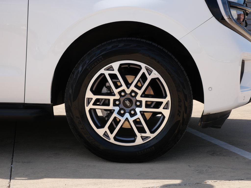 Certified 2025 Ford Expedition Active AWD/4WD image 7