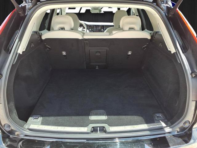 Used 2023 Volvo XC60 B5 Core FWD image 12
