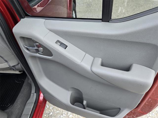 Used 2020 Nissan Frontier SV image 14