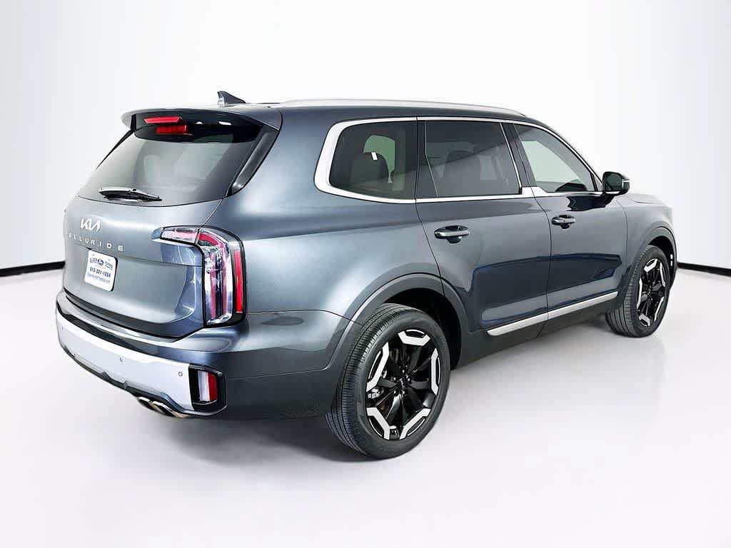 Used 2024 Kia Telluride EX w/ EX Captain's Chair Package FWD image 23