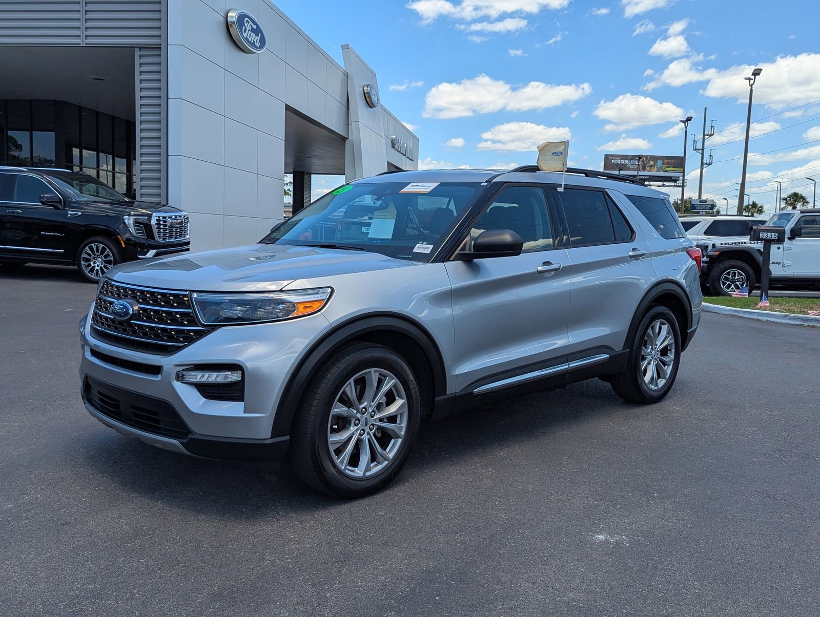 Certified 2023 Ford Explorer XLT w/ Equipment Group 202A RWD image 8