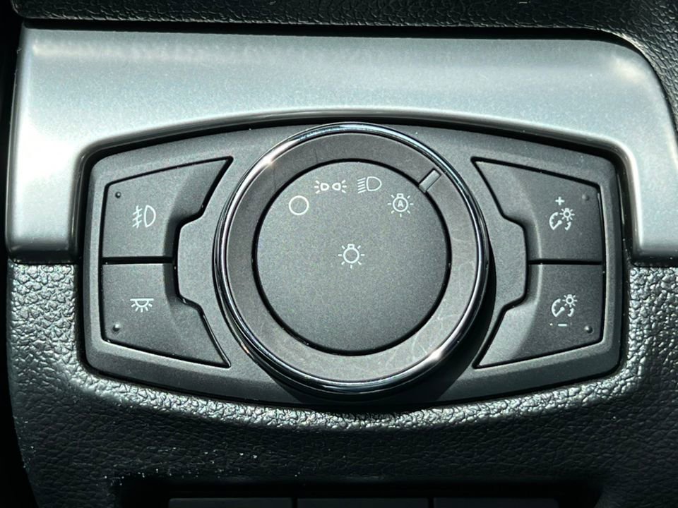 Certified 2018 Ford Explorer XLT w/ Equipment Group 202A AWD/4WD image 16