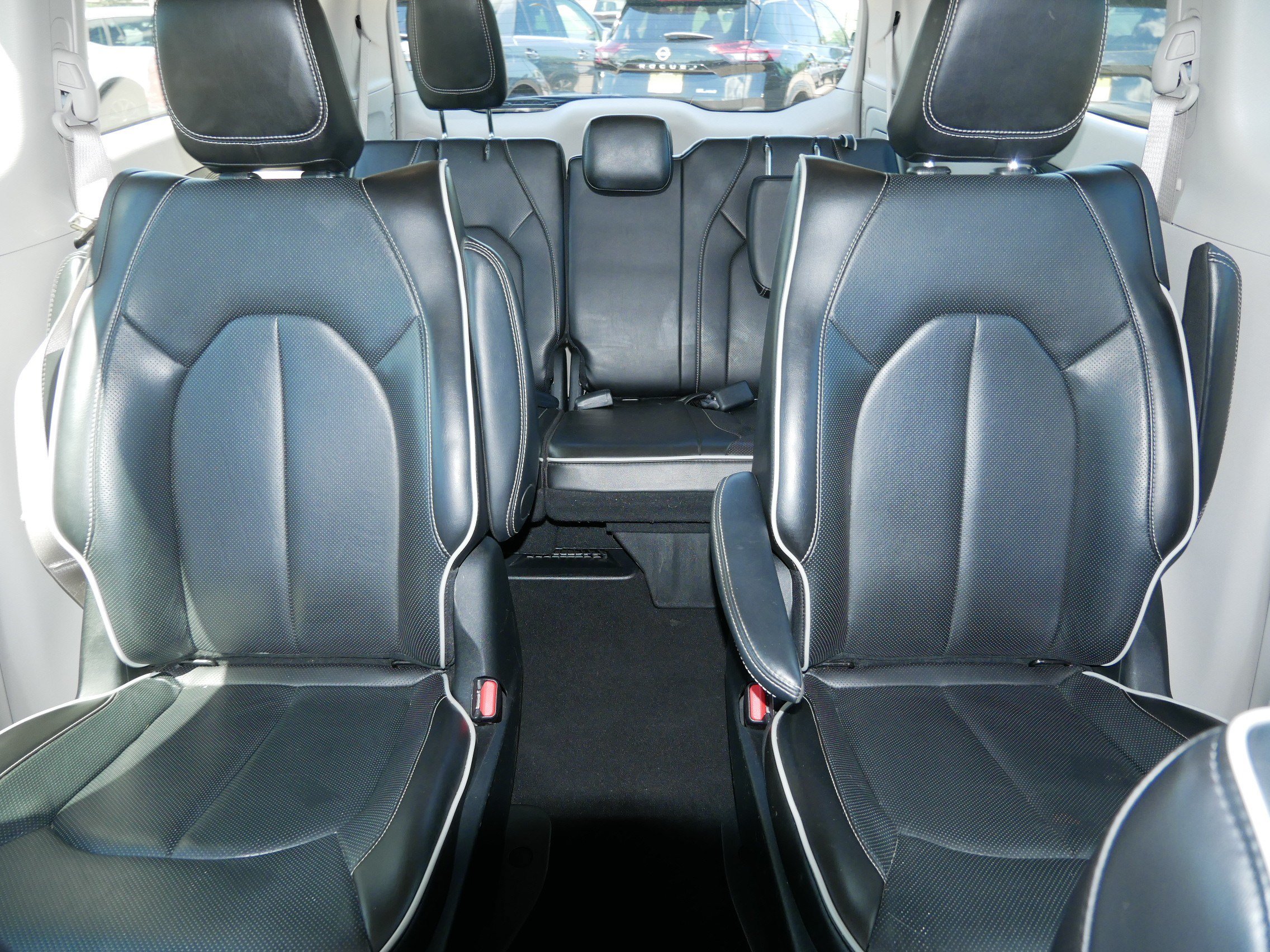 Used 2023 Chrysler Pacifica Limited FWD image 13