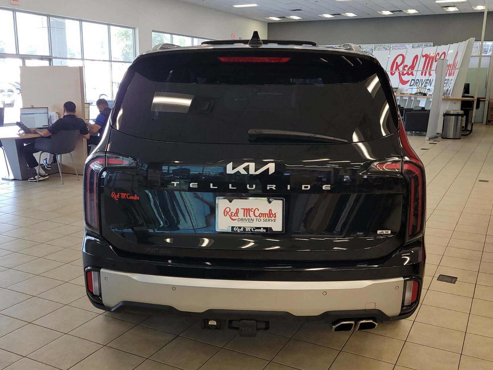 Used 2024 Kia Telluride SX w/ Towing Package image 3