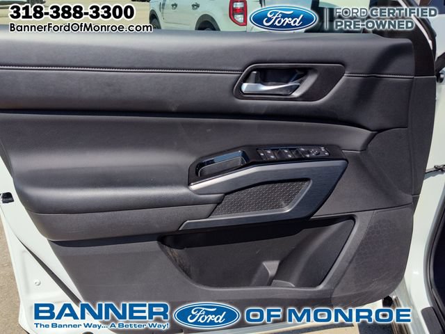 Used 2024 Nissan Pathfinder SL FWD image 16