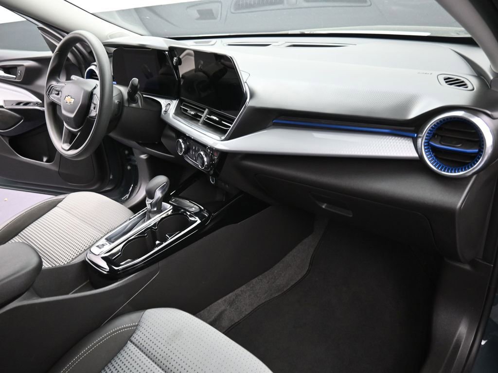 Used 2025 Chevrolet Trax LT image 16