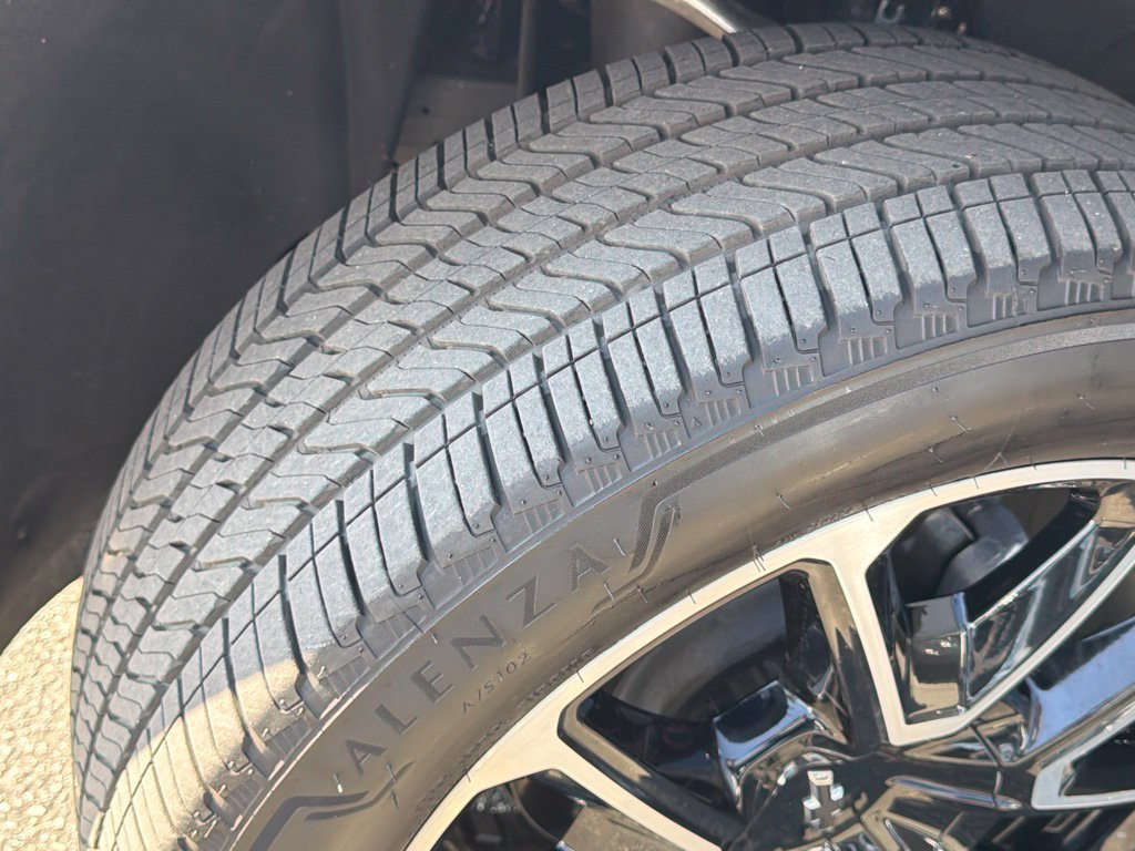 Used 2026 Chevrolet Suburban RST RWD image 21