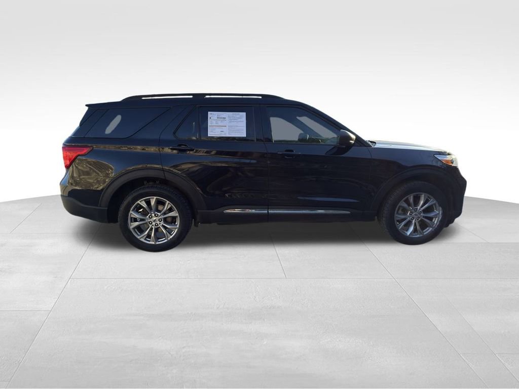 Certified 2022 Ford Explorer XLT w/ Equipment Group 202A image 4