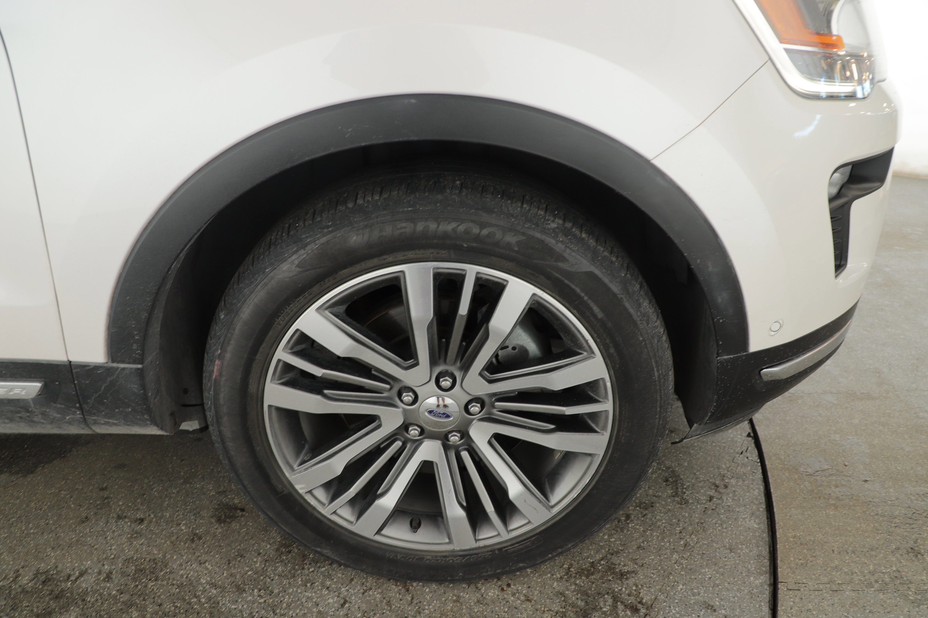 Certified 2018 Ford Explorer Platinum image 4